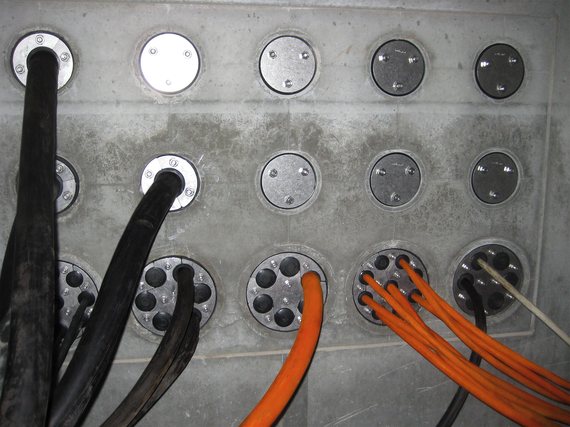 Ringraumdichtung mit Segmentringtechnik 100 mm für 8x4-16,5 Kabel, HRD100 SG