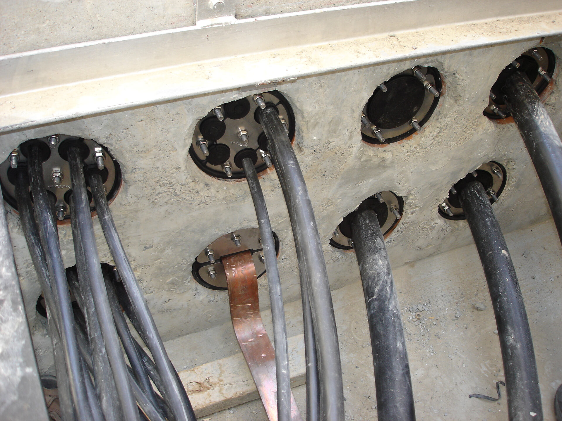 Ringraumdichtung mit Segmentringtechnik 100 mm für 8x4-16,5 Kabel, HRD100 SG